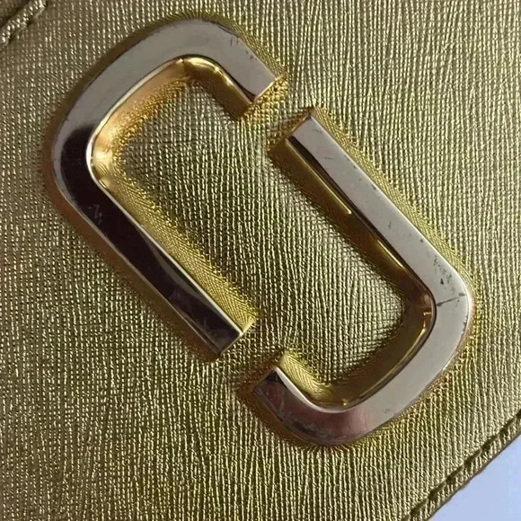 Excellent used condition rare all gold Marc Jacobs Crossbody bag purse - Picture 8 of 9